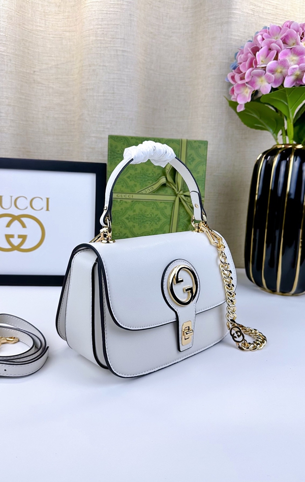 激安グッチバッグコピー背面デザイン